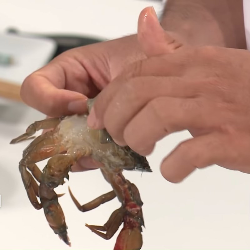 Bước 1 Sơ chế cua lột Burger cua lột