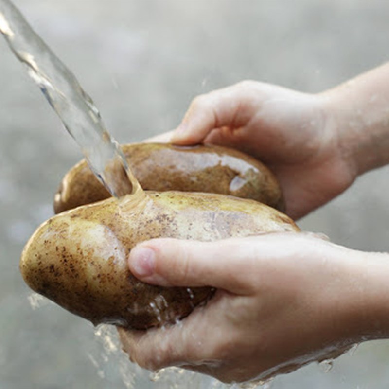 Bước 1 Sơ chế củ từ Canh củ từ nấu tôm