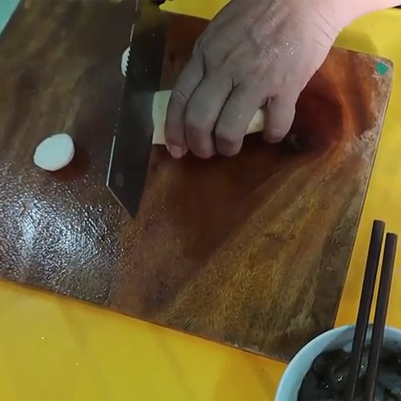 Bước 1 Sơ chế củ từ Canh củ từ nấu tôm