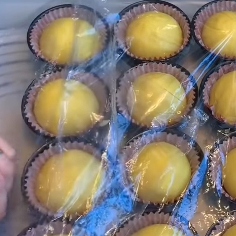 Bước 4 Tạo hình bánh bao Bánh bao kim sa vỏ vàng nhân trứng muối