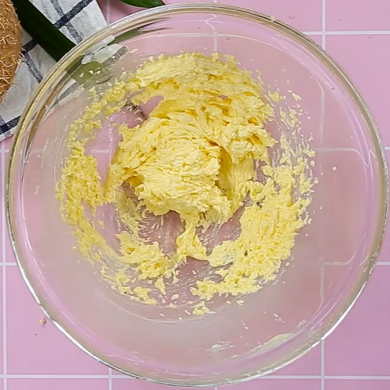 Bước 1 Tán nhuyễn bơ đường Bánh tart trứng dừa lá dứa