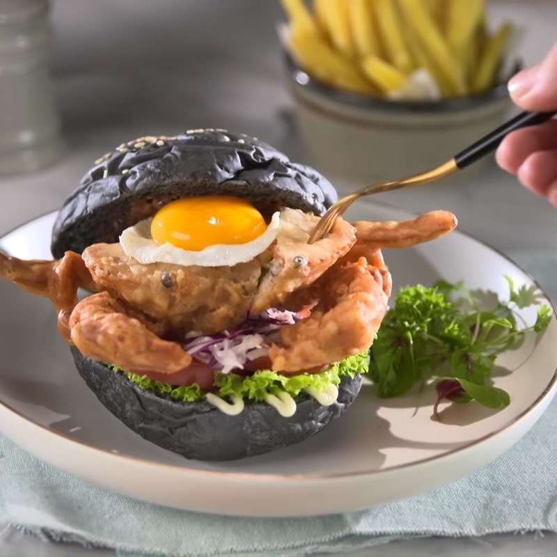 Bước 6 Thành phẩm Burger cua lột