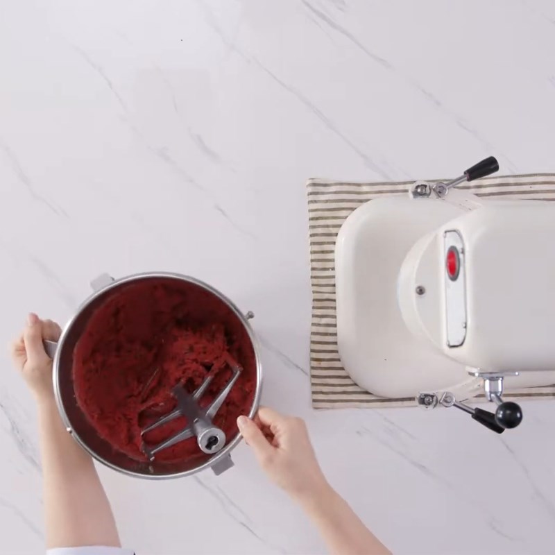 Bước 1 Trộn bột bánh Bánh biscotti red velvet