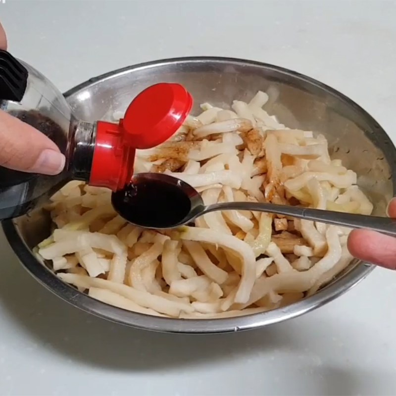 Bước 2 Trộn củ cải Củ cải khô trộn mặn ngọt