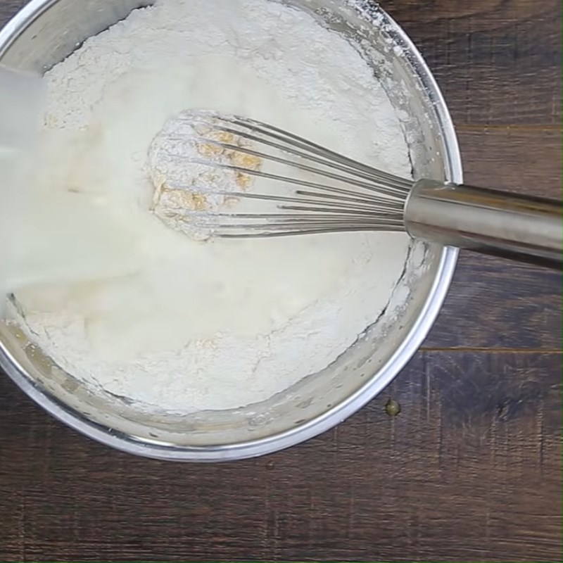 Bước 2 Trộn hỗn hợp lòng đỏ trứng Bánh rán doremon nhân kem sầu riêng