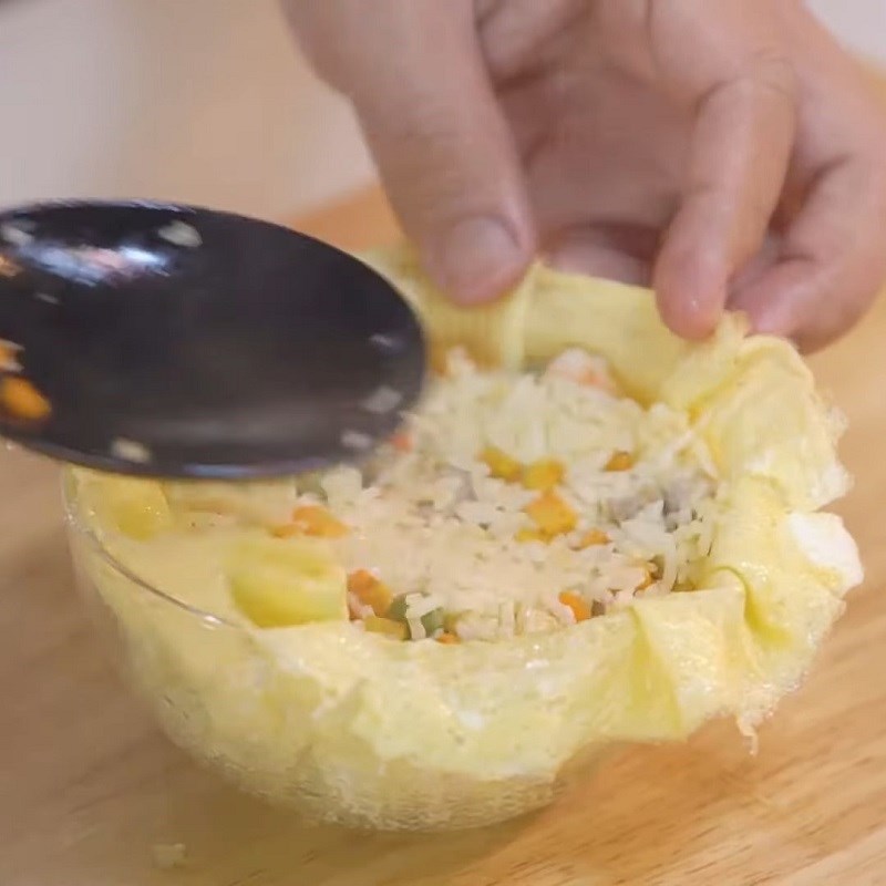 Bước 3 Trộn và chiên cơm Cơm chiên hoàng bào