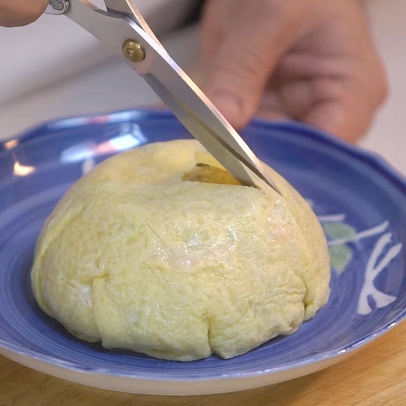 Bước 3 Trộn và chiên cơm Cơm chiên hoàng bào