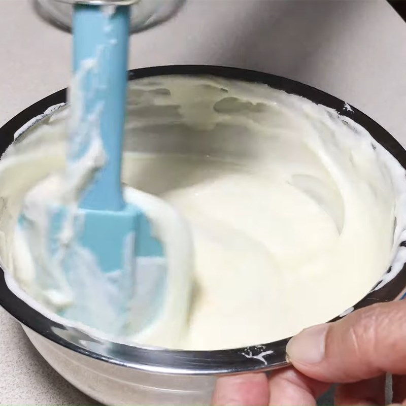 Bước 4 Trộn bột bánh Bánh bông lan hạnh nhân sữa chua Hy Lạp