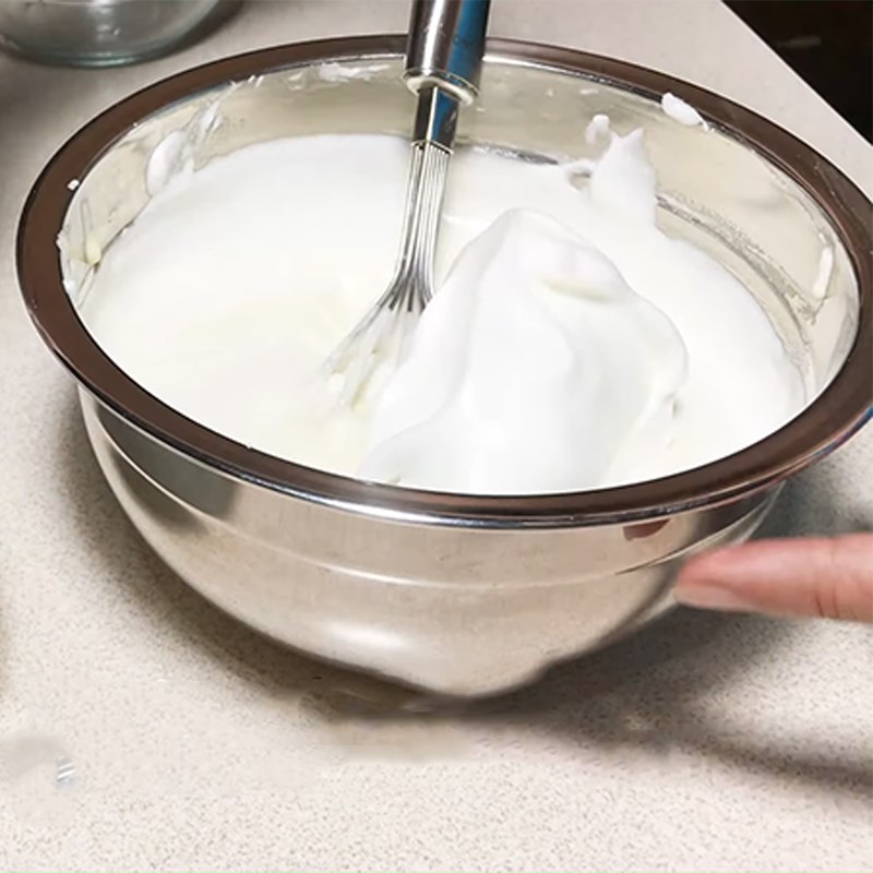 Bước 4 Trộn bột bánh Bánh bông lan hạnh nhân sữa chua Hy Lạp