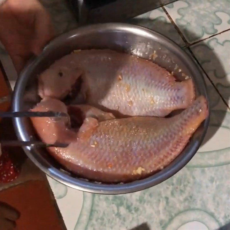 Bước 3 Ướp cá Cá diêu hồng hấp muối ớt