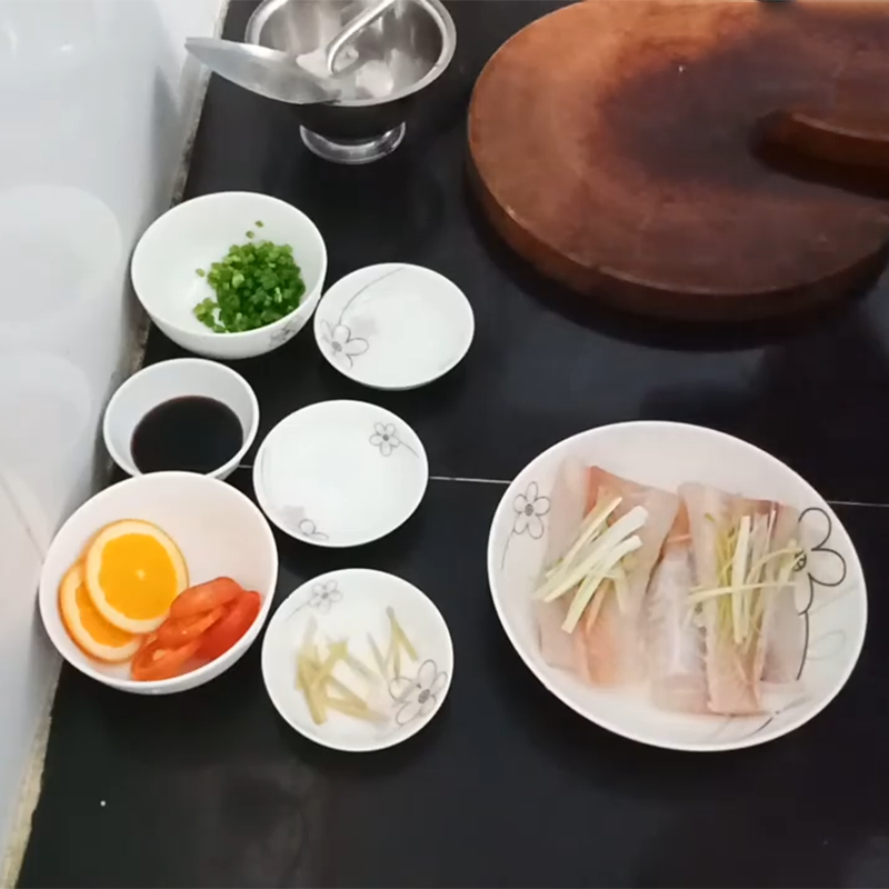 Bước 2 Ướp cá Cá basa hấp xì dầu
