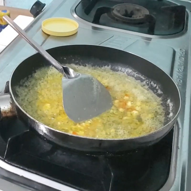 Bước 3 Xào ốc dừa Ốc dừa xào bơ