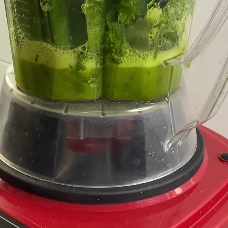 Bước 2 Xay nước cốt lá dứa Bánh gạo lá dứa