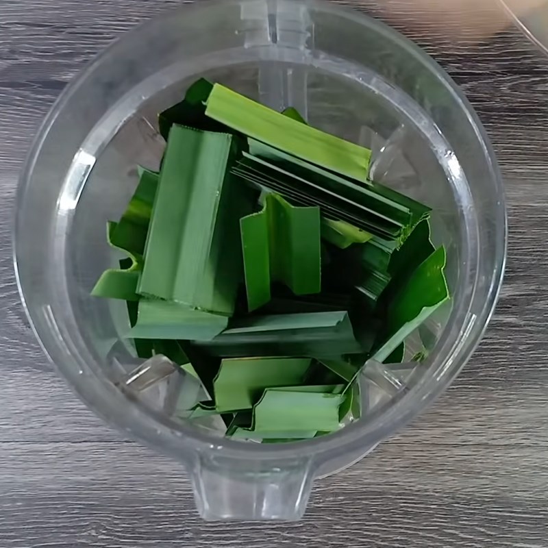 Bước 2 Xay nước cốt lá dứa Bánh gạo lá dứa