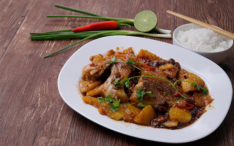 C&aacute; di&ecirc;u hồng kho thơm (dứa)