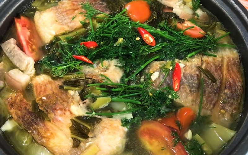 C&aacute; di&ecirc;u hồng om dưa (kho dưa chua)