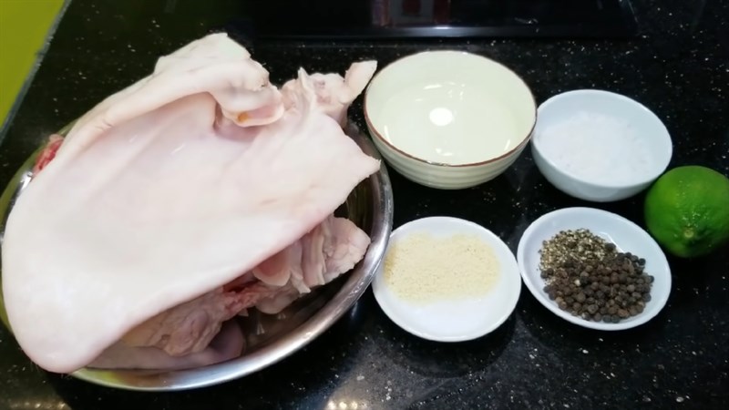 Nguyên liệu làm món Tai heo cuộn lưỡi