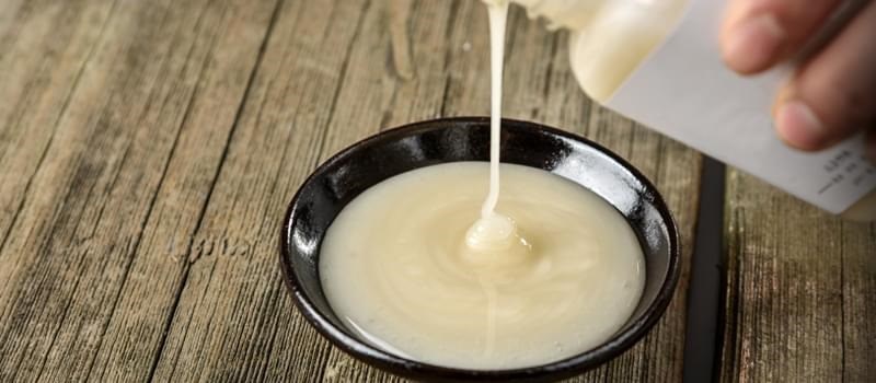 Cách phân biệt sữa ong chúa thật và giả bạn nên biết