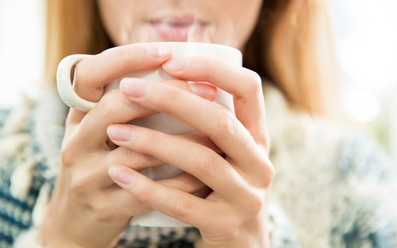 Uống nhiều nước, giữ nóng cơ thể