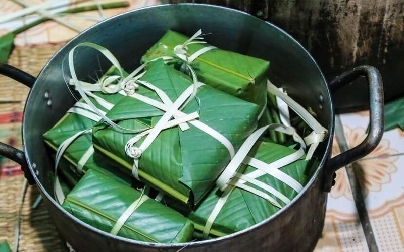 Use extra leaves at the bottom of the pot