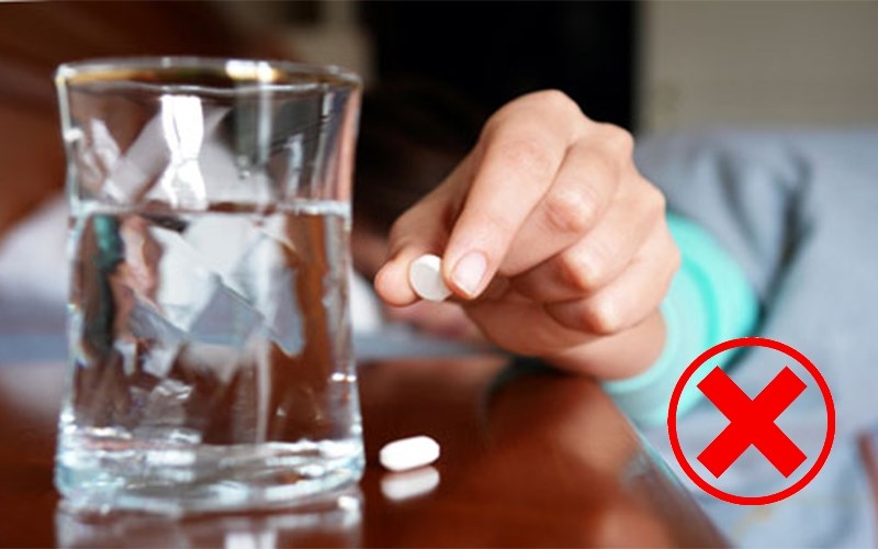 Kh&ocirc;ng sử dụng thuốc giải rượu, chống n&ocirc;n