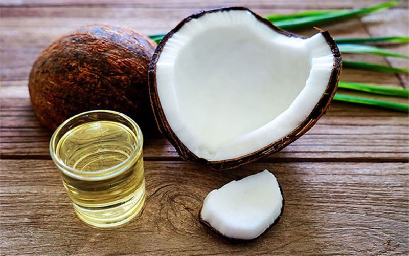 Dầu dừa có tác dụng gì với lông mi? Cách sử dụng dầu dừa dưỡng mi tại nhà