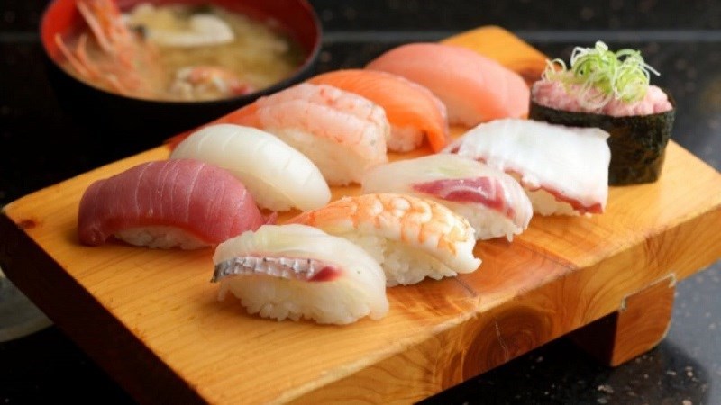 thời gian mang thai đừng ăn sushi