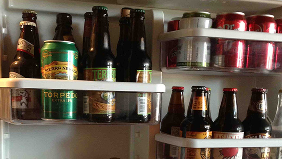 Nên để rượu bia, nước ngọt trong tủ lạnh như thế nào?