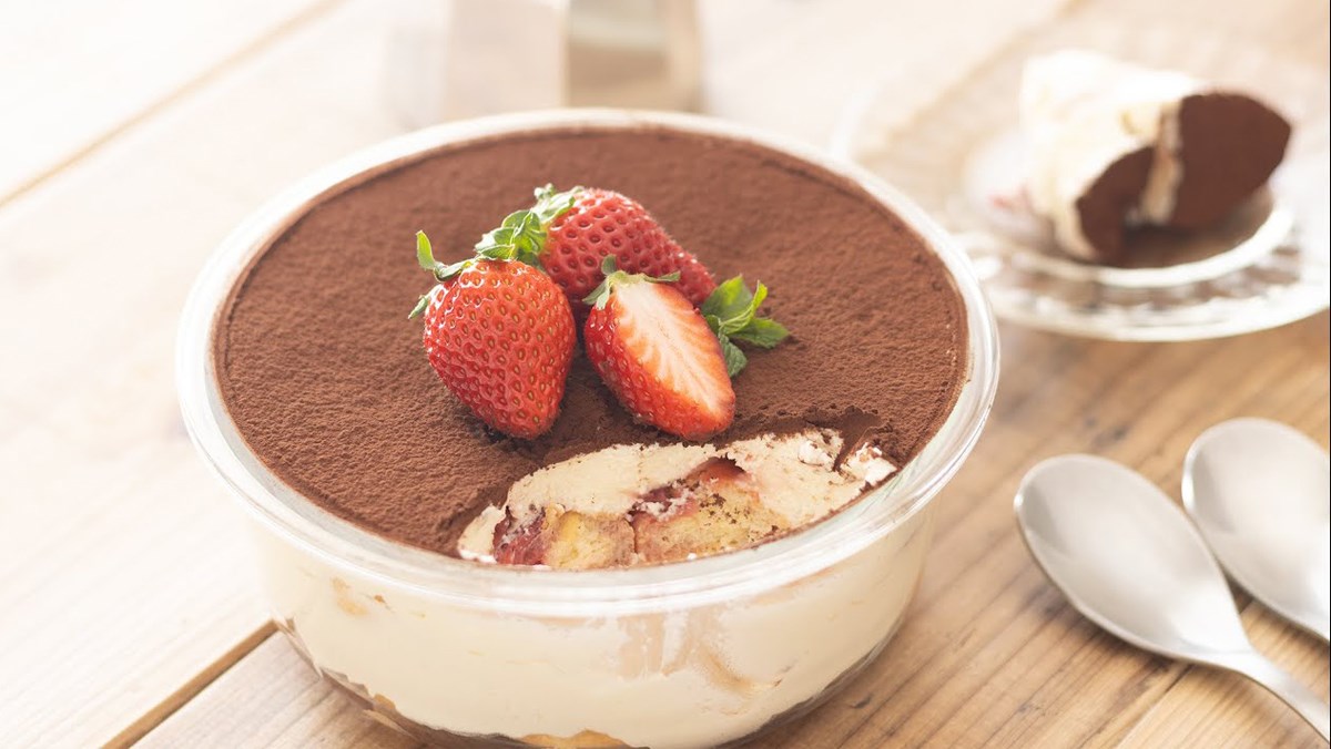 Bánh tiramisu dâu tây