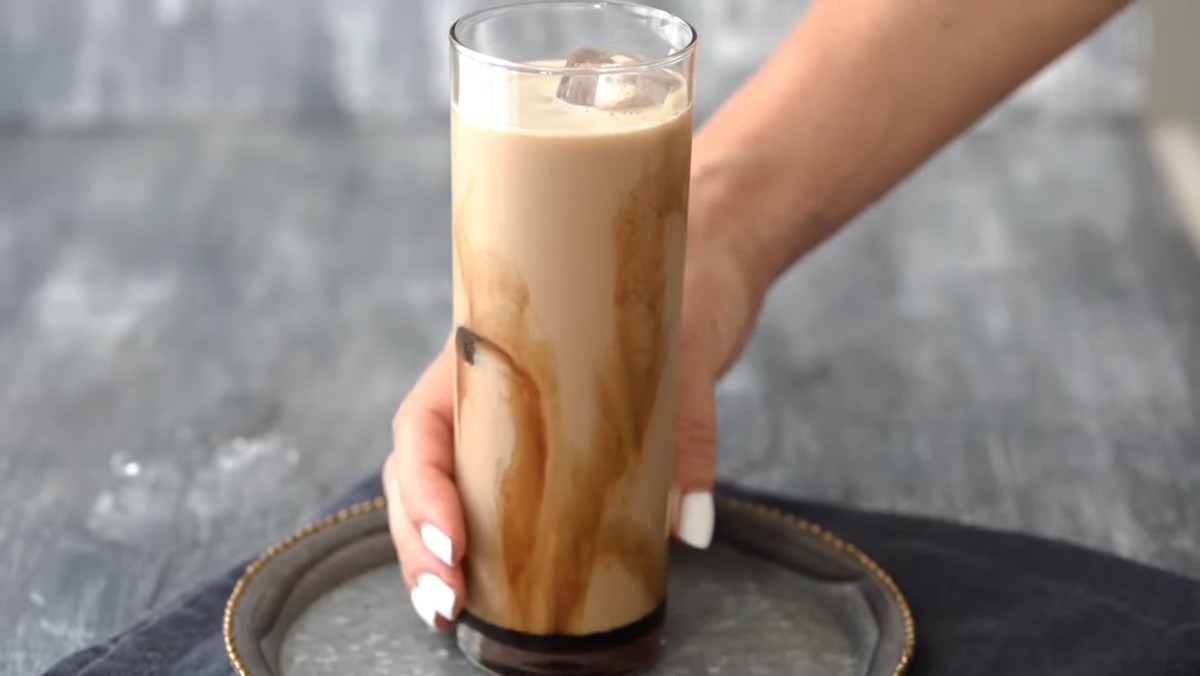 Cách pha caramel latte cấp tốc cực đơn giản chỉ trong 1 phút