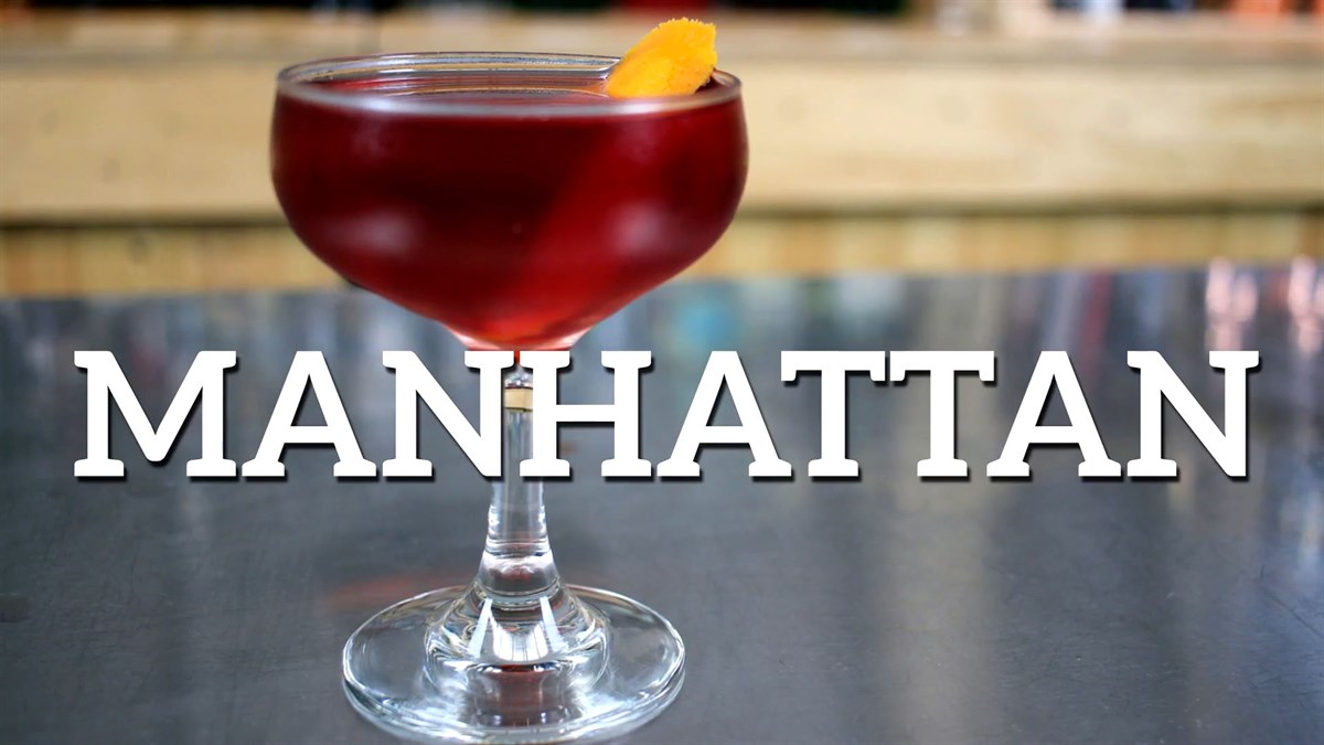 Thành phần chính của cocktail Manhattan là gì?
