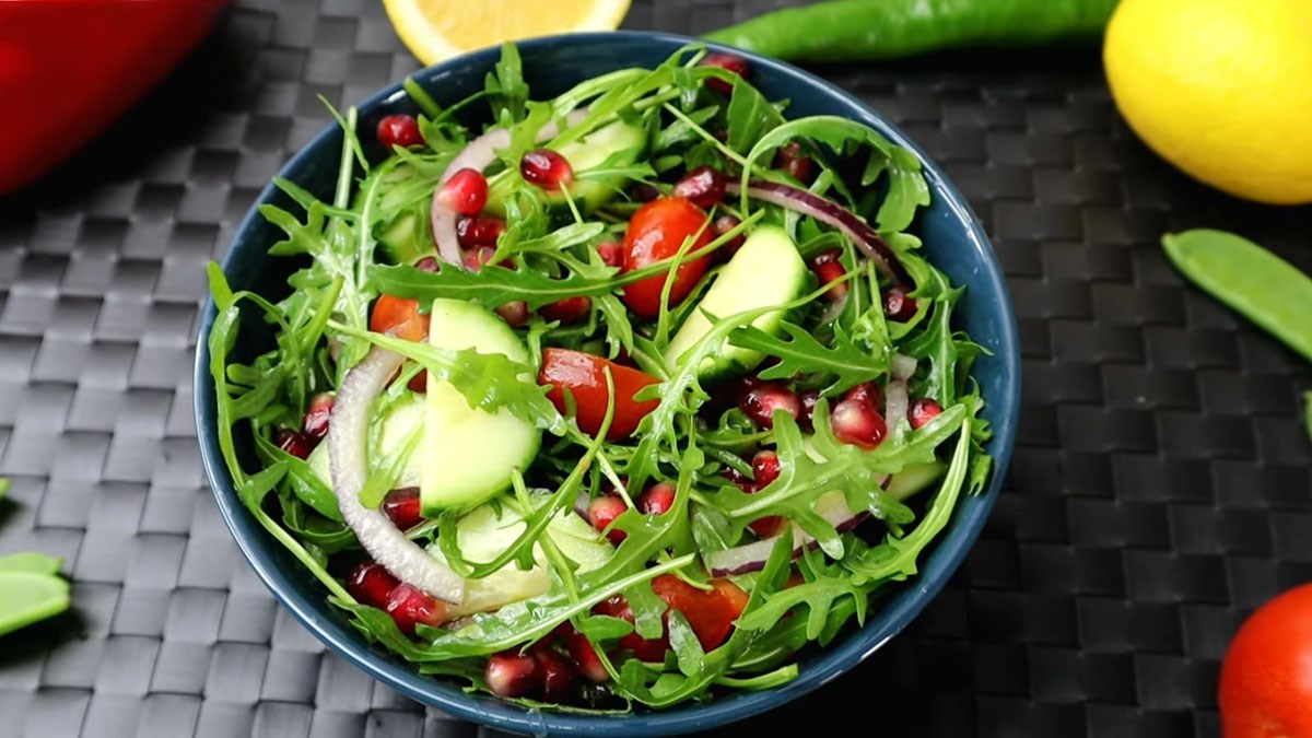 Hướng dẫn cách làm salad rau rocket với hương vị đặc trưng