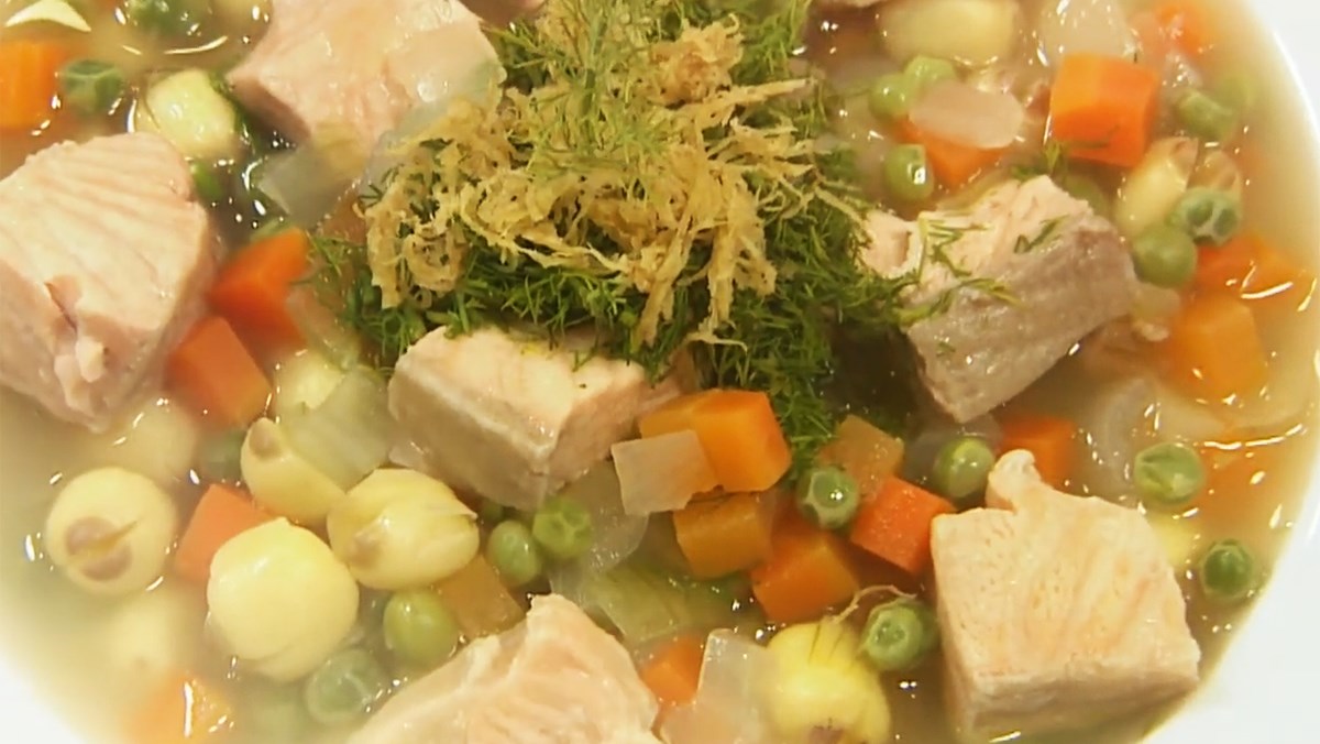 Cách nấu súp cá hồi thơm ngon, bổ dưỡng cho bé đơn giản tại nhà