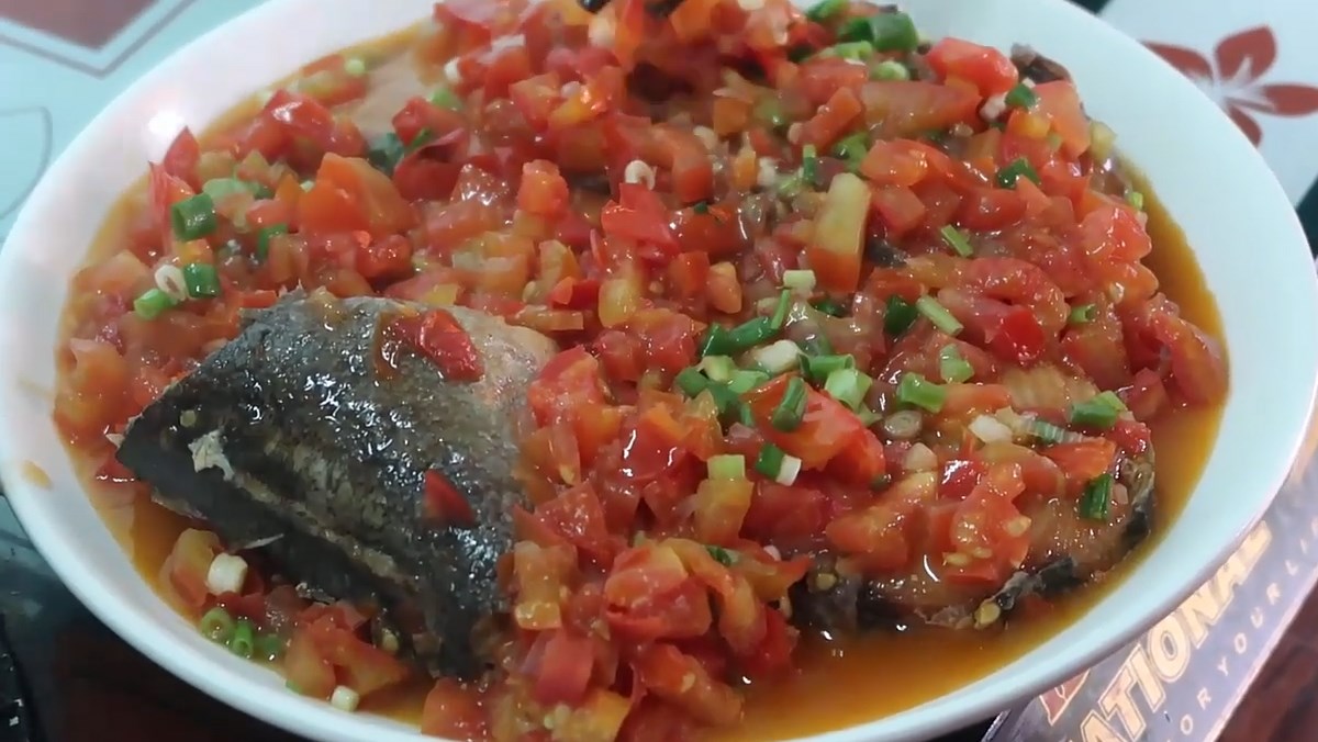 Cách làm cá ngừ sốt cà chua thơm ngon hết ý