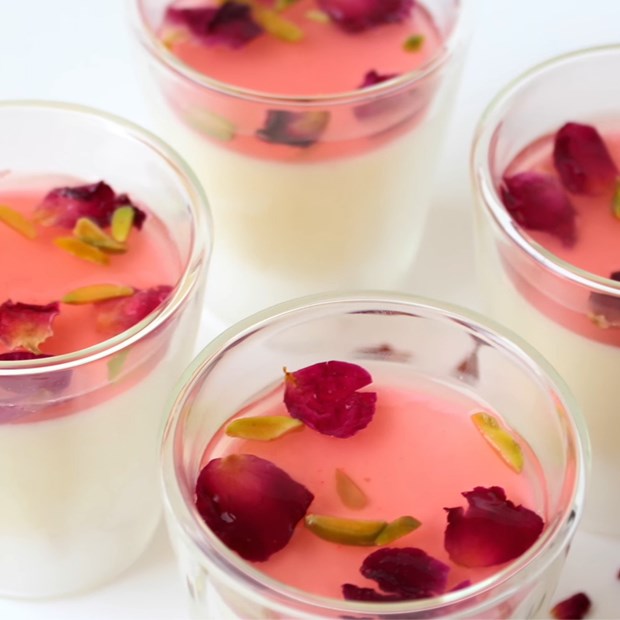 Cách làm panna cotta hoa hồng đơn giản, đẹp mắt, mướt mịn