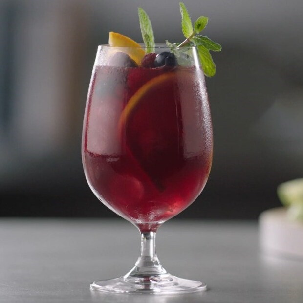 2 Cách pha chế Cocktail Sangria trái cây ngon đúng điệu cho buổi tiệc hè