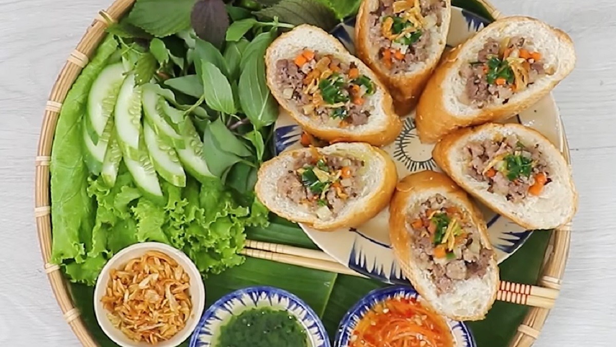 Bánh mì hấp thịt băm