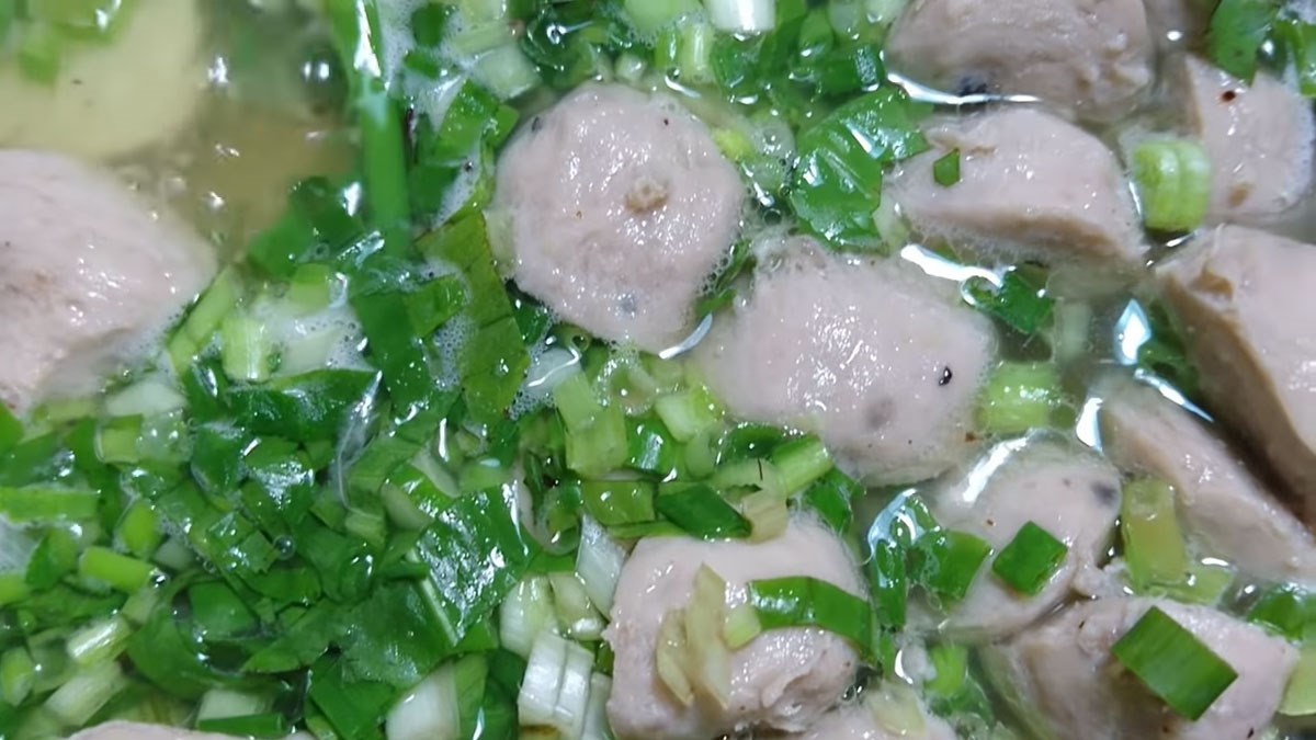 Canh bò viên nấu khoai môn