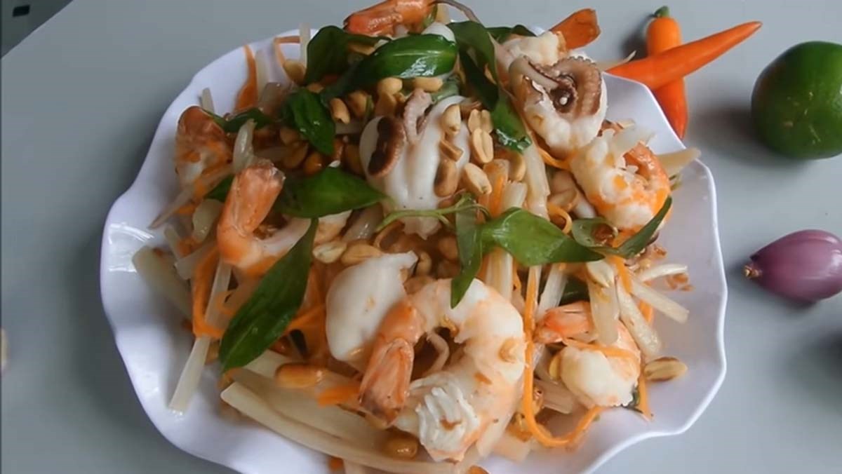 Gỏi ngó sen tôm mực (hải sản)