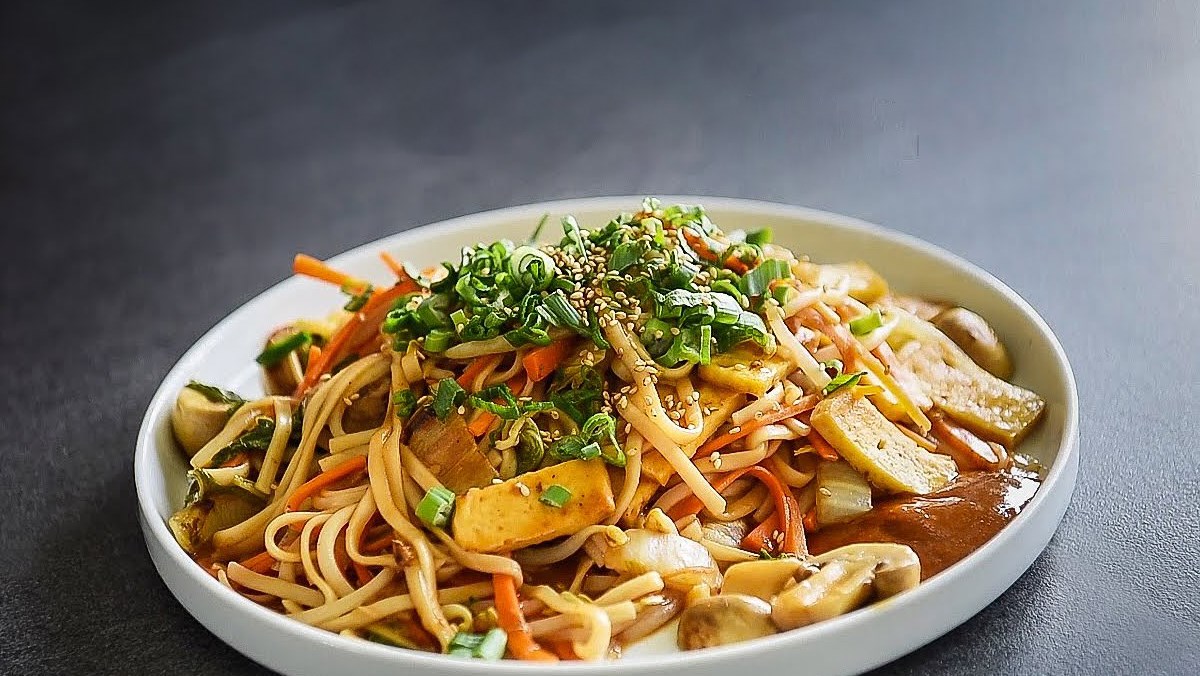 Mì soba xào đậu hũ