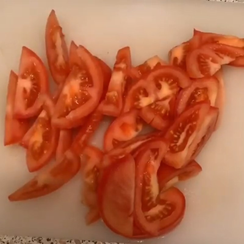Bước 2 Sơ chế các nguyên liệu khác Bún cá hồi cà chua