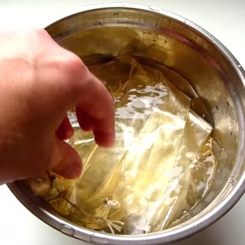 Bước 3 Chuẩn bị vỏ collagen Xúc xích bằng vỏ collagen - pepperoni