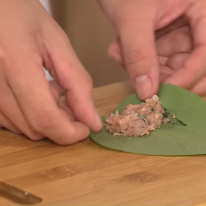 Bước 4 Cuốn tạo hình Ếch cuốn lá lốt