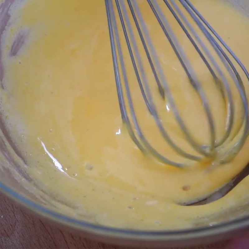 Bước 2 Đánh trứng đường Kem cháy - creme brulee socola trắng