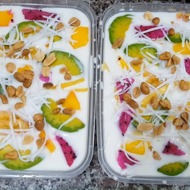 Bước 4 Đổ khuôn và làm lạnh Kem sữa chua trái cây cốt dừa