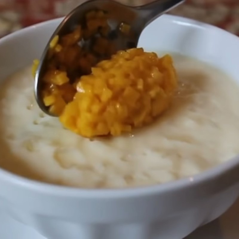 Bước 5 Đổ khuôn và trang trí bánh Rice pudding - Bánh pudding gạo sữa cốt dừa xoài