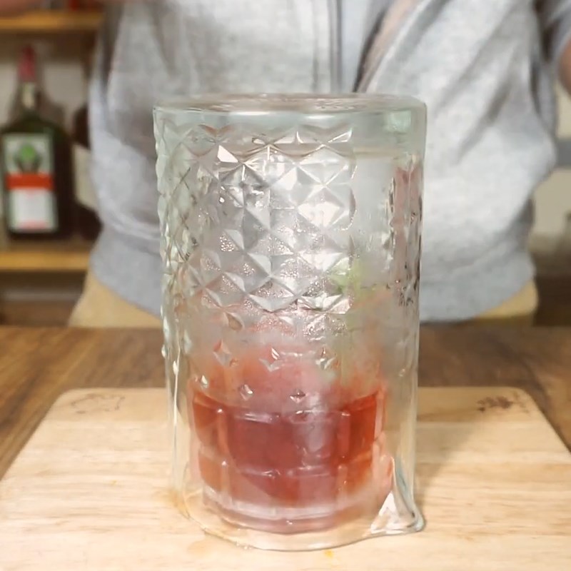 Bước 2 Hoàn thành Cocktail Negroni