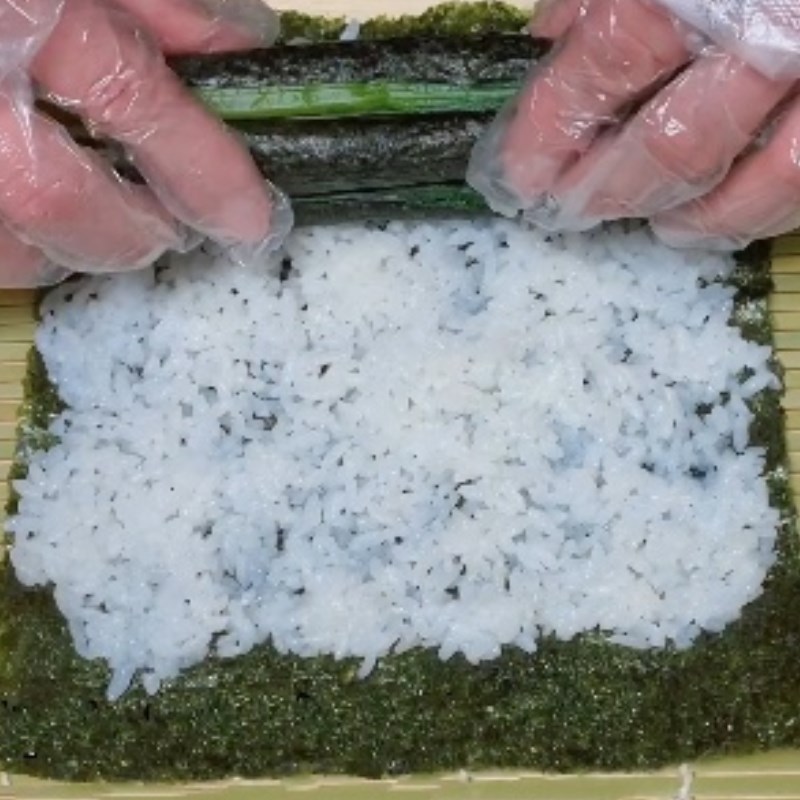 Bước 5 Hoàn thành Sushi xúc xích hình hoa đào
