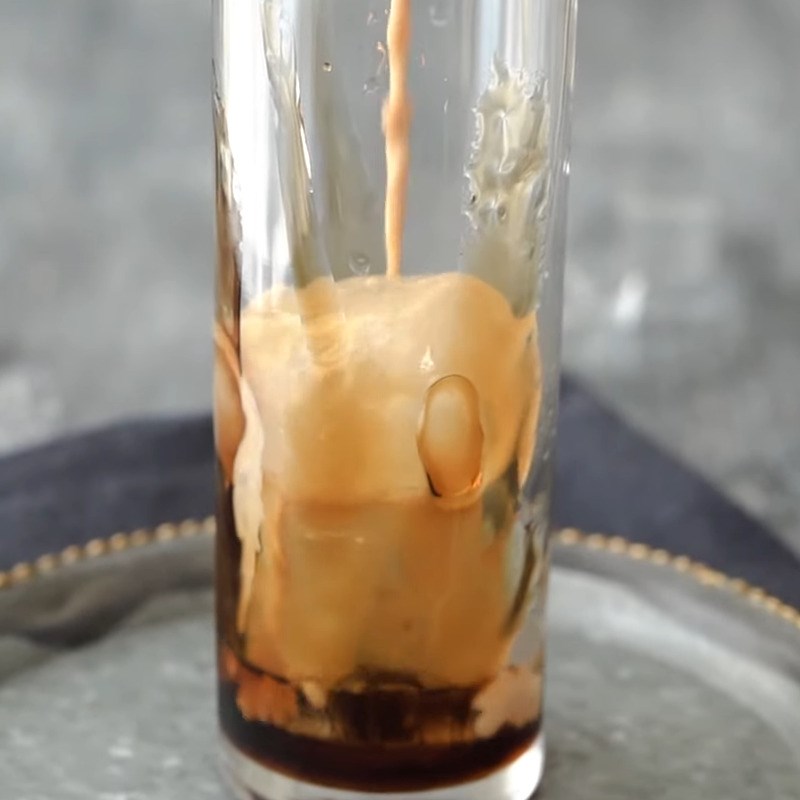 Bước 3 Hoàn thành Caramel Latte