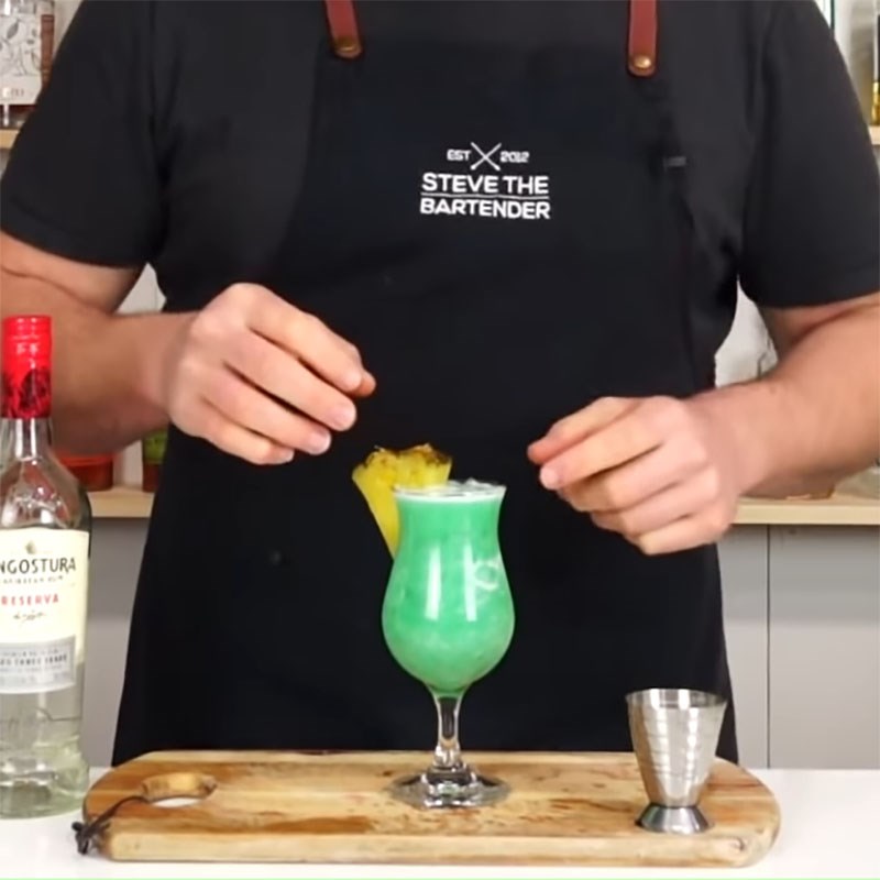 Bước 2 Hoàn thành Cocktail Blue Hawaii